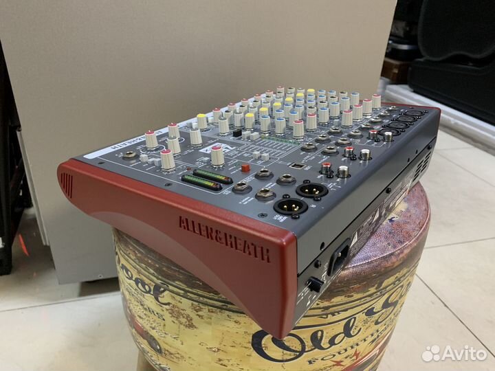Микшерный пульт Allen Heath ZED-10FX