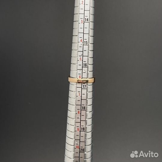 Золотое кольцо с камнями 585пр. размер: 16,6