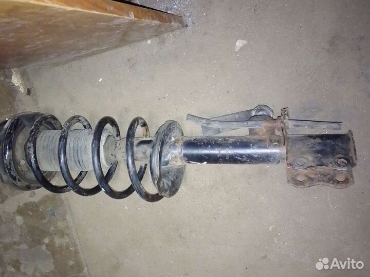 Задняя левая стойка Деу Джентра 2014г