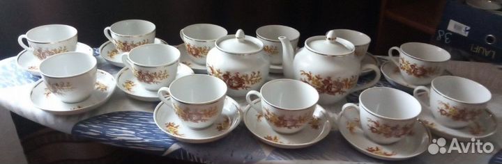 Сервиз 26 предметов: 12 пар, чайник, сахарница