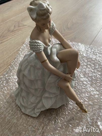 Фарфоровая статуэтка Балерина в пуантах