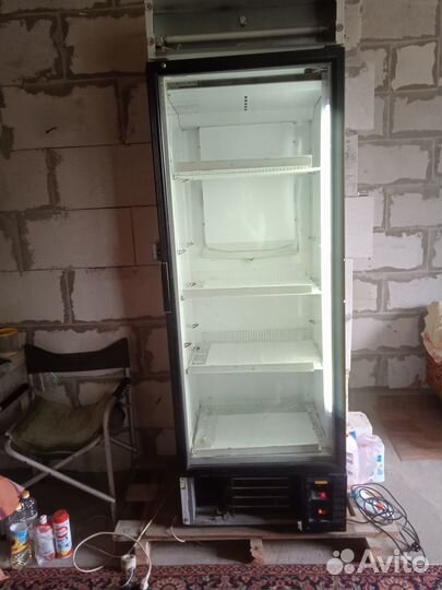 Продам холодильную витрину