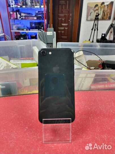 iPhone SE, 64 ГБ