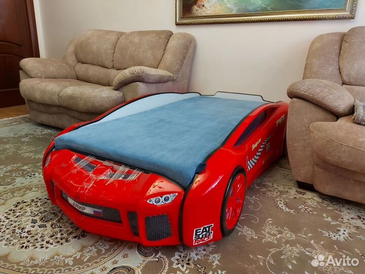 Детская кровать машинка