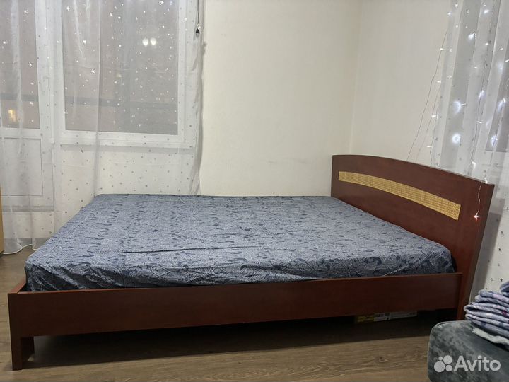 Кровать двуспальная 160х200 с матрасом бу