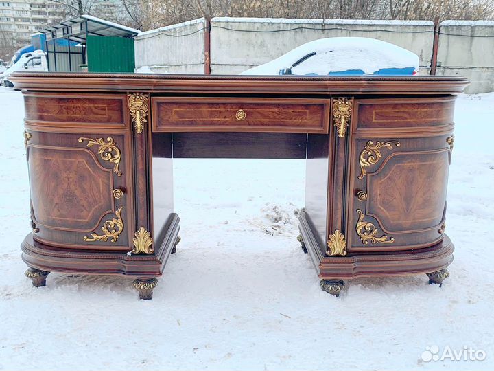 Письменный стол