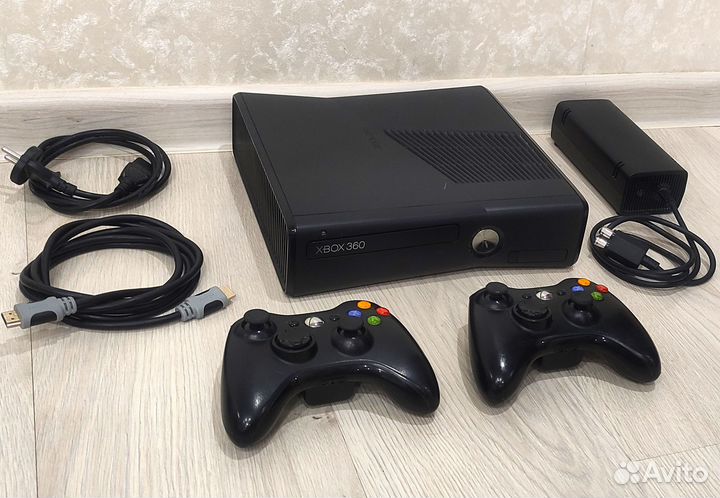 Прошитый FreeBoot Xbox 360S 250GB +2 джоя +80 игр