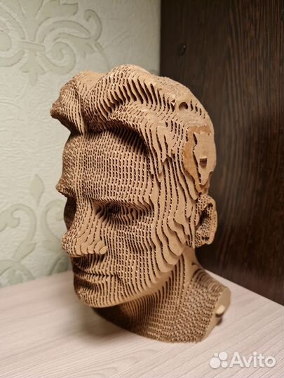 Маяковский из картона Бюст