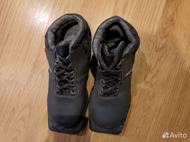 Лыжные ботинки