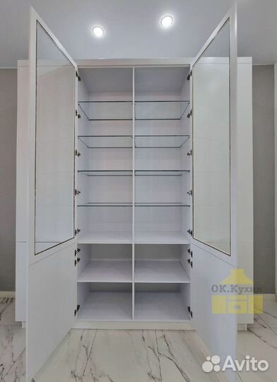 Шкаф двухстворчатый