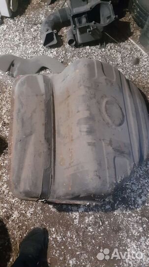 Бензобак на ауди100 с4
