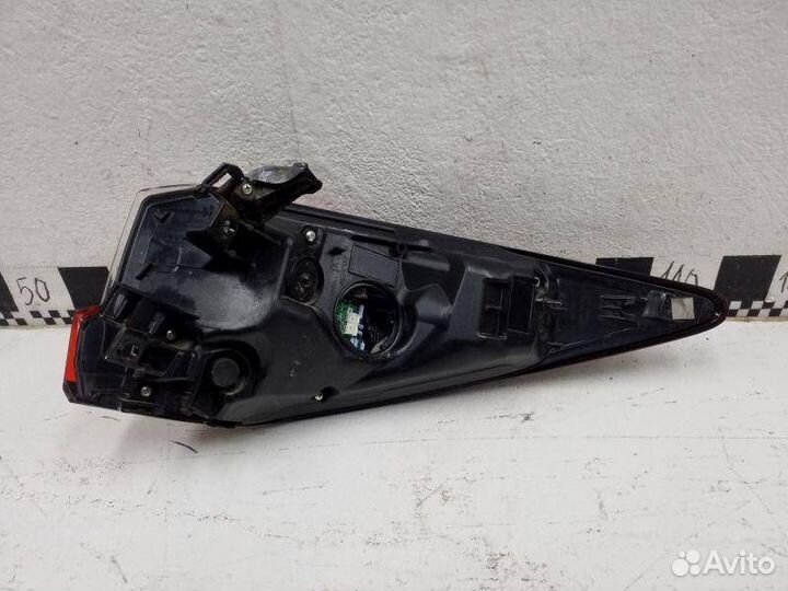 Фонарь задний наружный левый Lexus RX200t/RX300/RX