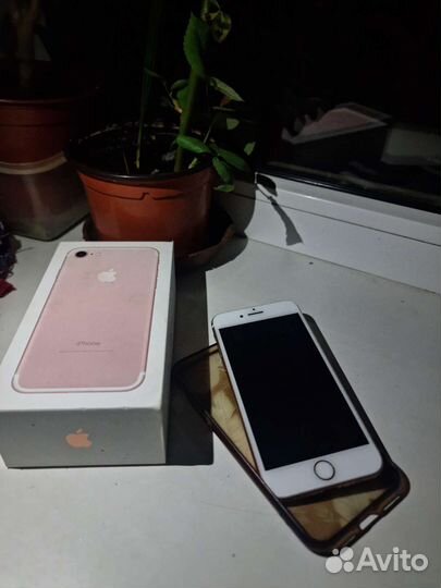 Телефон iPhone 7