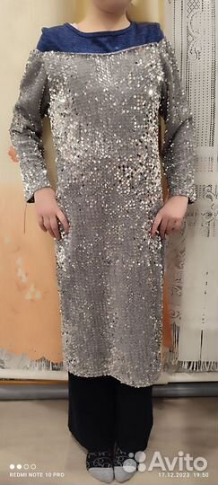 Платье в паетках