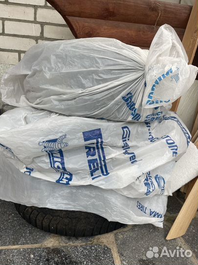 Bridgestone Blizzak Spike-01 215/55 R16