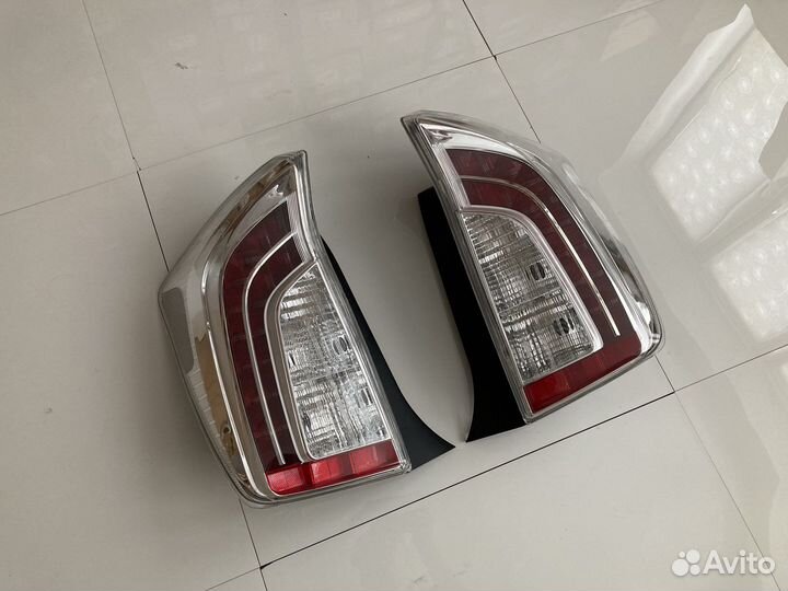 Фонарь задний (2шт) Toyota Prius (2011-2015) - LED