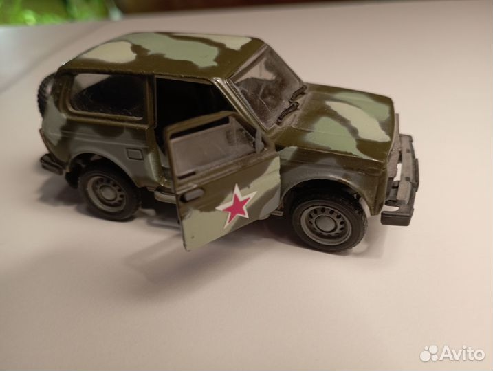 Нива 21213 армейская 1:43