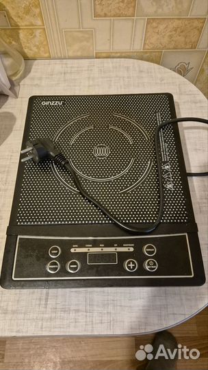 Индукционная плитка настольная ginzzu HCI-101