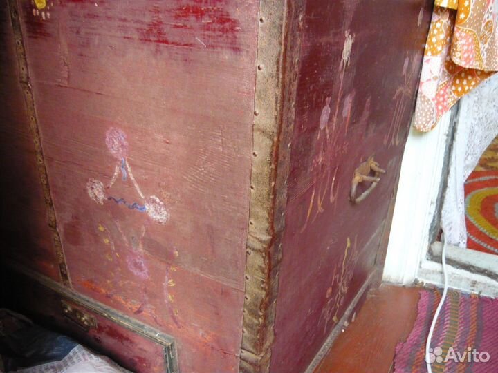Продаю старинный сундук