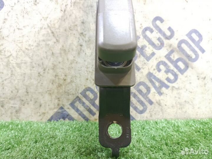 Регулятор ремня безопасности задний левый Nissan