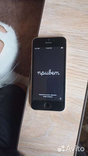 Телефон iPhone se 2016