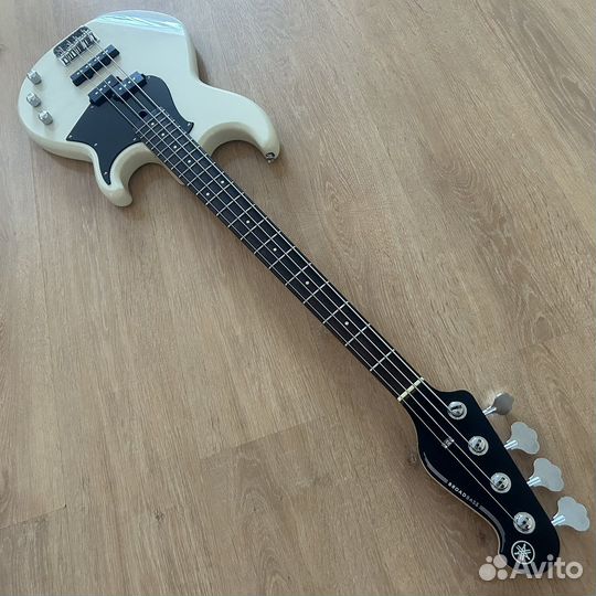 Бас гитара Yamaha BB-234