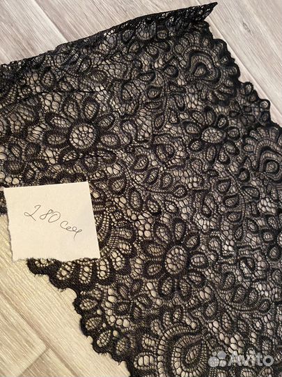 Отрез ткани кружево