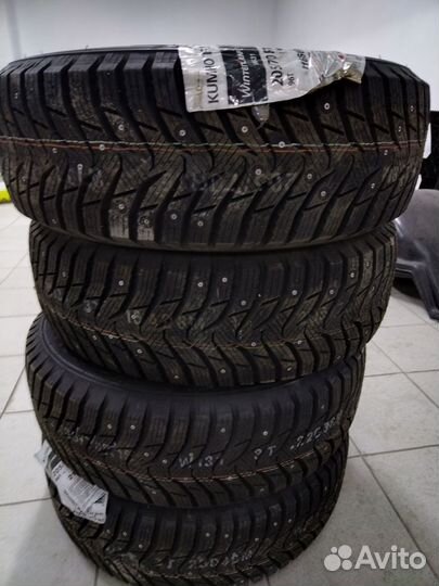 Kumho WinterCraft Ice WI31 205/70 R15 96T