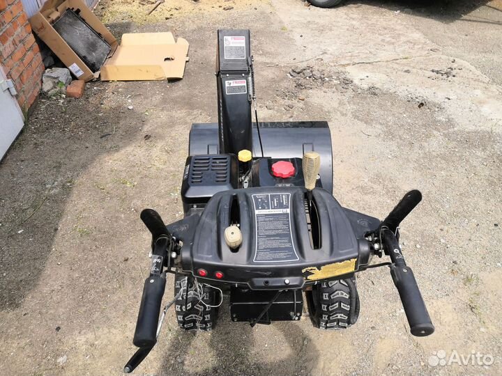 Снегоуборщик бензиновый Hyundai S 1170 б/у