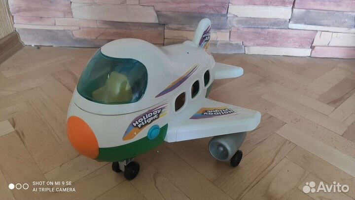 Игрушечный самолет