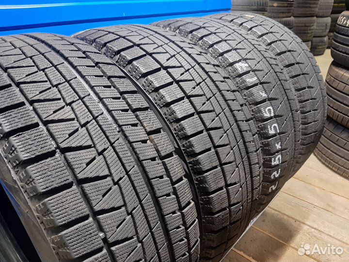 Bridgestone Blizzak Revo GZ 225/55 R17 97Q