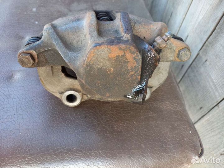 Суппорт передний на audi 80