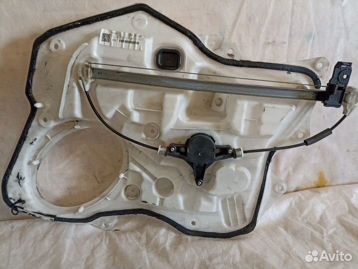 Mazda 3 BL Стеклоподъемник задний правый