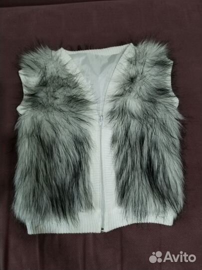 Продаю детскую жилетку с мехом