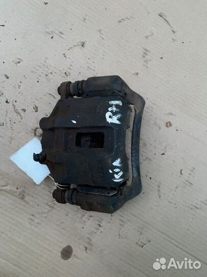 Суппорт передний правый Kia Magentis EF G4JP 2005