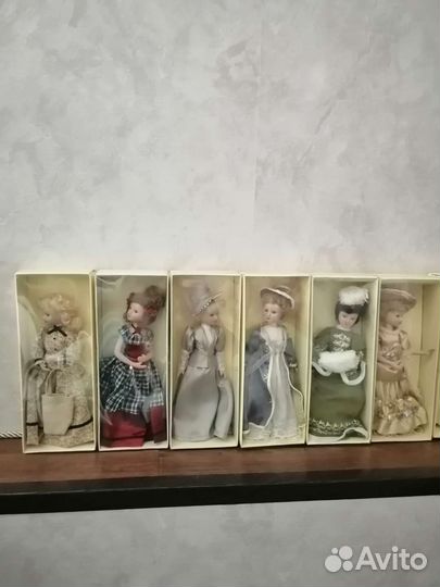 Кукла фарфоровая