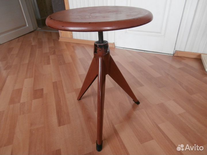 Регулируемый стул для фортепиано