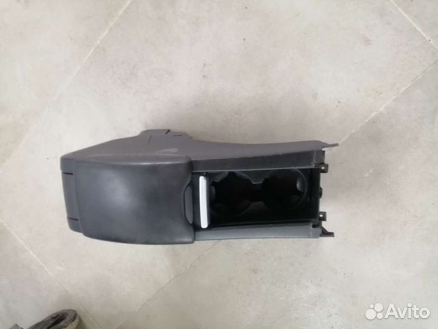 Подлокотник на Volvo Xc 60