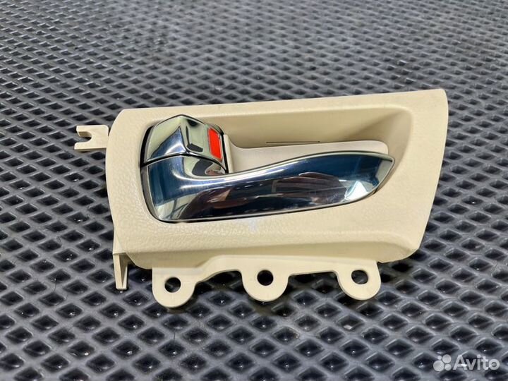 Ручка двери внутренняя лев. зад. Lexus Lx570