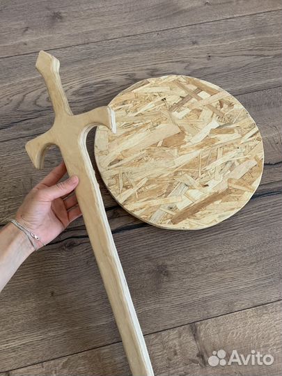 Деревянные щит и меч ручной работы