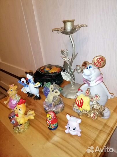 Статуэтки с подсвечником и шкатулкой