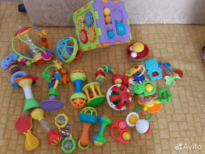 Развивающие игрушки для малышей пакетом