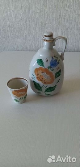 Кувшин со стаканом, посуда из цветного стекла