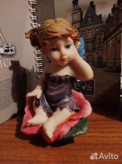 Статуэтка девочка