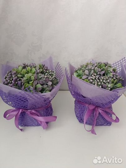 Искусственные цветы в горшках