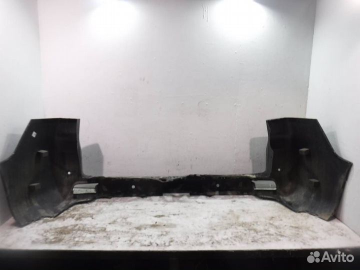 Бампер задний Тойота