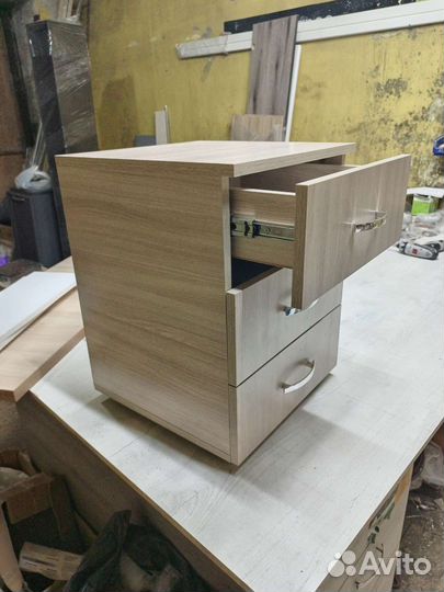 Тумба прикроватная