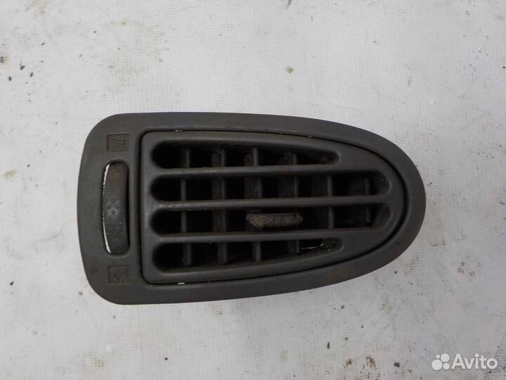 Дефлектор воздушный mitsubishi galant правый