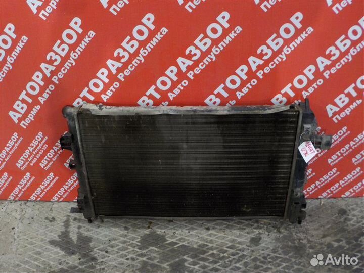 Радиатор охлаждения Opel Astra-H седан Z18XER 2008