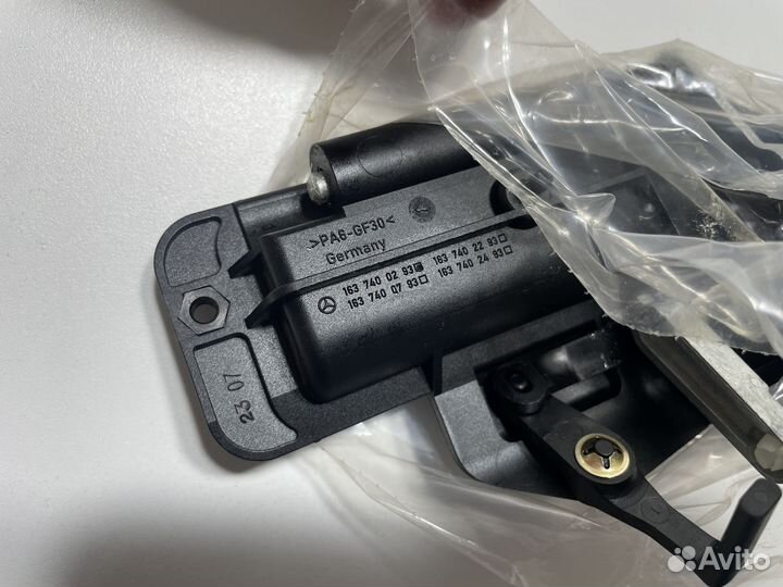 Оригинальная ручка багажника MB w163